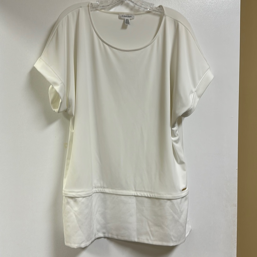 Ladies CalvinKlein 1X  top cream.